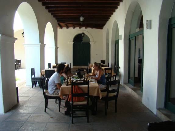 Almoçando no antigo Convento, em Cachoeira, no Recôncavo Baiano - BA
