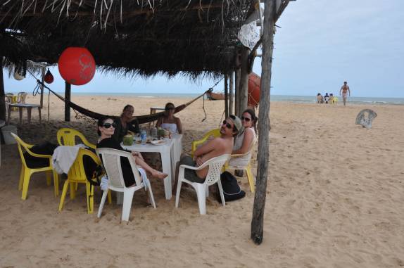Almoçando no Riacho Doce, fronteira da Bahia com Itaúnas - ES Almoçando no Riacho Doce, fronteira da Bahia com Itaúnas - ES