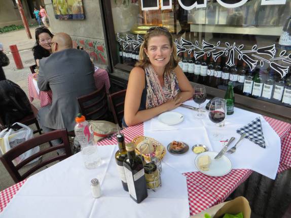 Almoço em delicioso restaurante do bairro Providencia, em Santiago, capital do Chile Almoço em delicioso restaurante do bairro Providencia, em Santiago, capital do Chile