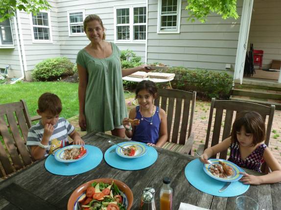 Almoço em família na casa da Anita, com o Tomas, Luiza e Nina em Princeton Junction, em New Jersey, nos Estados Unidos