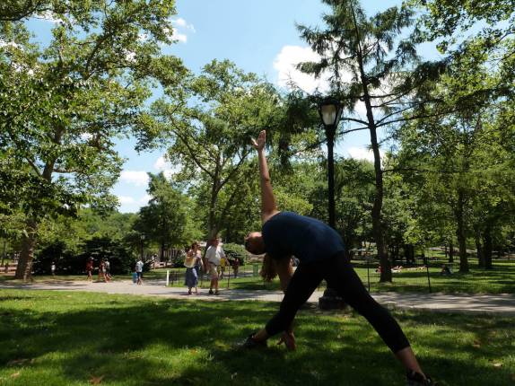 Alongamento no Central Park, numa magnífica manhã de verão em Nova Iorque - Estados Unidos