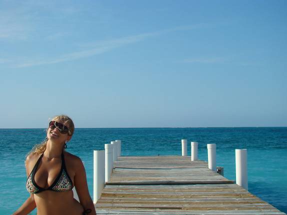Ana, feliz da vida com o sol e a praia em Provo - Turks e Caicos Ana, feliz da vida com o sol e a praia em Provo - Turks e Caicos