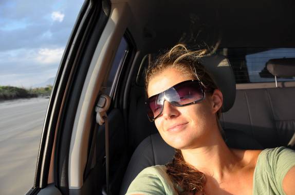 Andando de carro na praia da Juréia Andando de carro na praia da Juréia