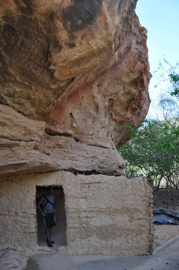 Antiga casa de maniçobeiro na Serra da Capivara, próximo à São Raimundo Nonato - PI
