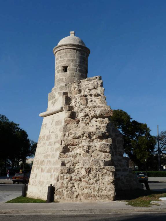 Antiga torre de fortaleza em Havana, capital de Cuba