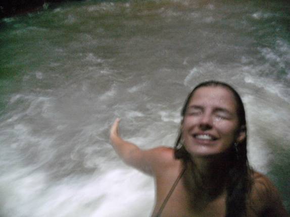 Aproveitando ao máximo a Cachoeira da Pedra Caída, em Carolina, região da Chapada das Mesas - MA Aproveitando ao máximo a Cachoeira da Pedra Caída, em Carolina, região da Chapada das Mesas - MA