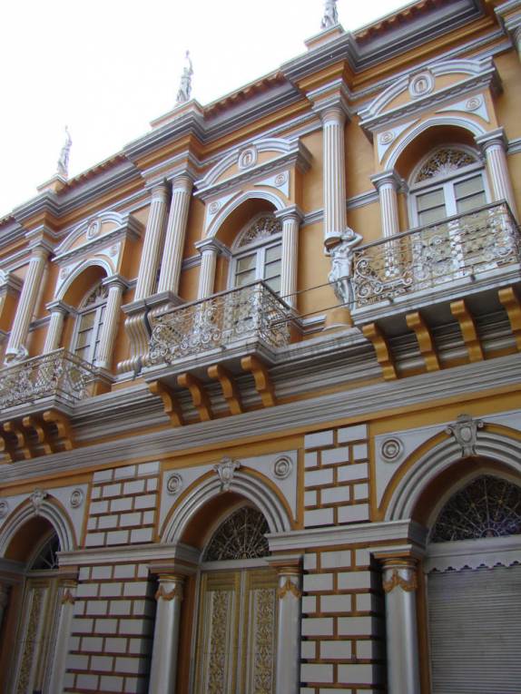 Arquitetura em Tarija - Bolívia Arquitetura em Tarija - Bolívia