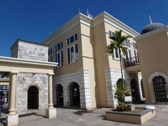 Arquitetura na praça central de downtown - Montego Bay, na Jamaica Arquitetura na praça central de downtown - Montego Bay, na Jamaica