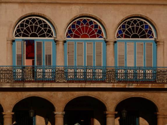 Arquitetura restaurada no centro de Havana, capital de Cuba Arquitetura restaurada no centro de Havana, capital de Cuba