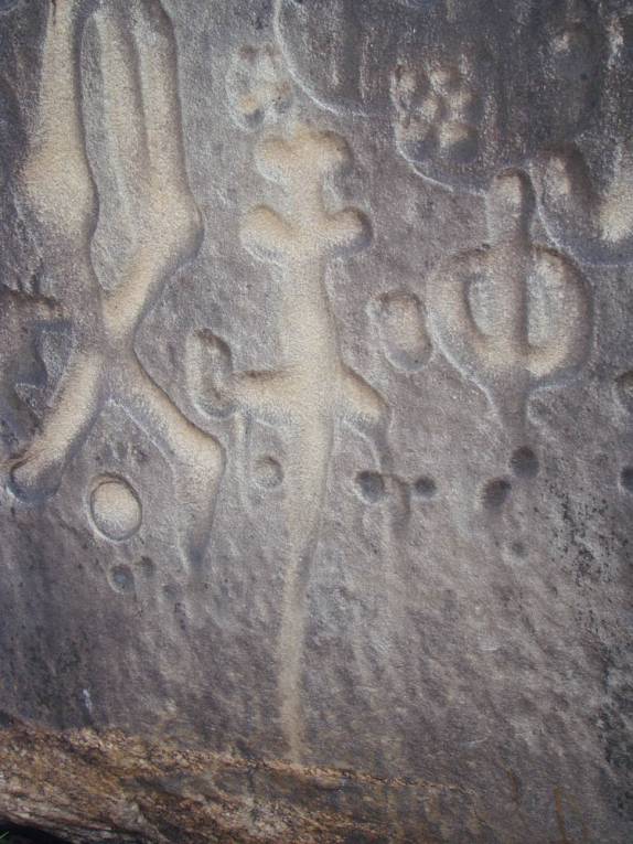 Arte rupestre em baixo relevo, tradição Itacoatiara, em Ingá - PB Arte rupestre em baixo relevo, tradição Itacoatiara, em Ingá - PB