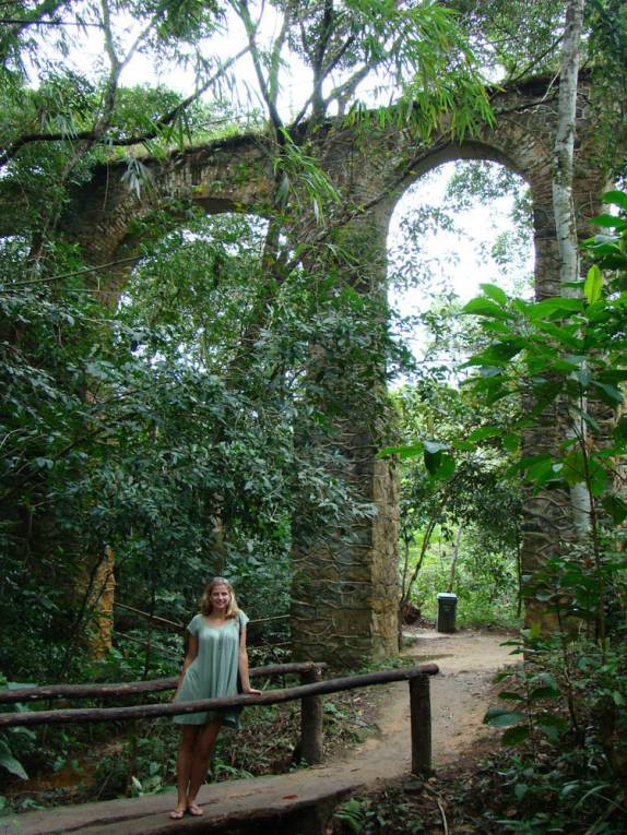 As magníficas ruínas do Aqueduto da Ilha Grande - RJ