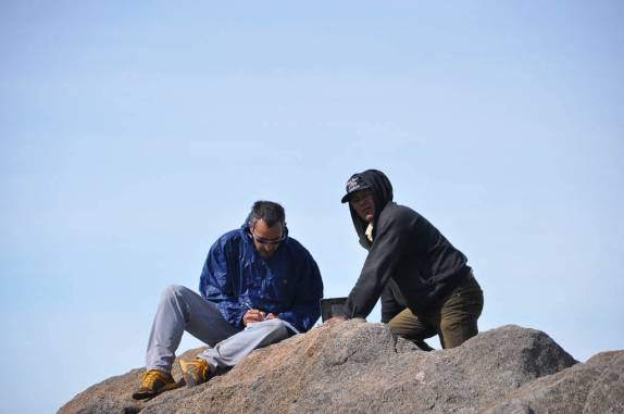 Assinando o livro no alto das Agulhas Negras - RJ Assinando o livro no alto das Agulhas Negras - RJ