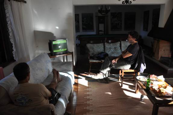 Assistindo ao jogo Brasil x Costa do Marfim em Mauá - RJ