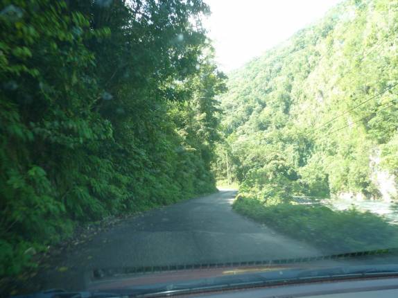 Atravessando as Blue Mountains entre Buff Bay e Kingston, na Jamaica Atravessando as Blue Mountains entre Buff Bay e Kingston, na Jamaica