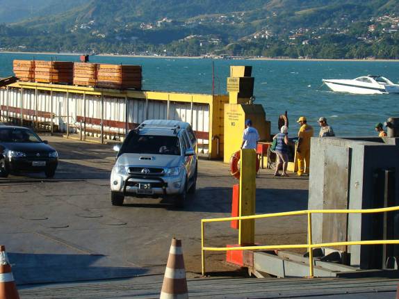 Atravessando de balsa para Ilha Bela - SP Atravessando de balsa para Ilha Bela - SP