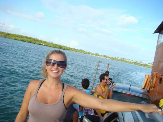 Atravessando o rio de balsa em Porto de Pedras - AL