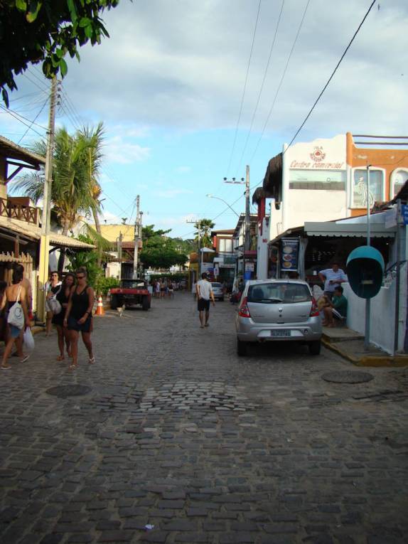 Avenido dos Golfinhos, em Praia da Pipa - RN Avenido dos Golfinhos, em Praia da Pipa - RN