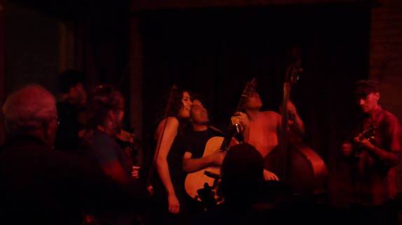 Balada com jam session com muita música Folk, em Asheville, na Carolina do Norte - EUA Balada com jam session com muita música Folk, em Asheville, na Carolina do Norte - EUA