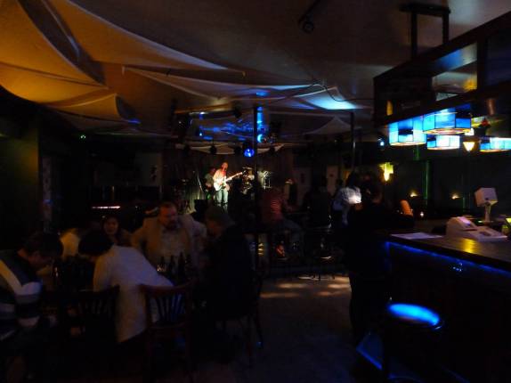 Bar movimentado em Ilulissat, na Groelândia Bar movimentado em Ilulissat, na Groelândia