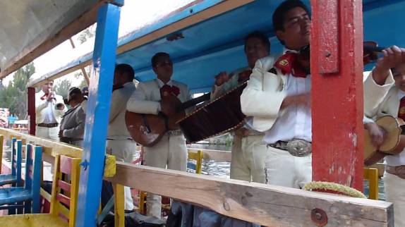 Barco de Mariachis em Xochimilco, na Cidade do México