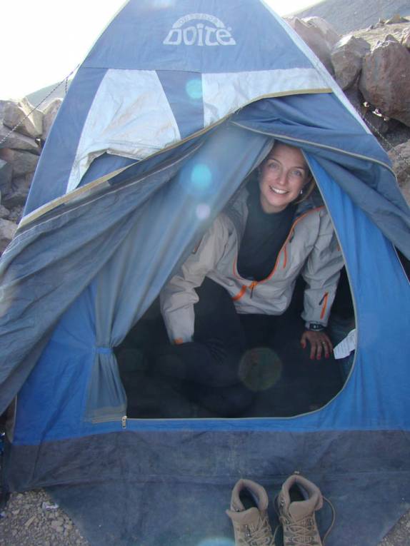 Barraca armada para a noite antes do ataque ao cume do El Mistí, em Arequipa - Peru Barraca armada para a noite antes do ataque ao cume do El Mistí, em Arequipa - Peru