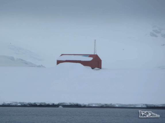 Base científica argentina, uma das muitas existentes em King George Island, na Antártida