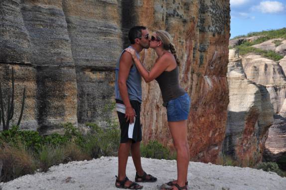 Beijo na Serra da Capivara, próximo à São Raimundo Nonato - PI