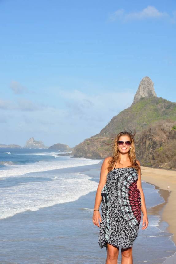 Bela paisagem com o Morro do Pico ao fundo, em Fernando de Noronha - PE Bela paisagem com o Morro do Pico ao fundo, em Fernando de Noronha - PE