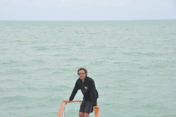 Bico de proa do barco em direção à Abrolhos - BA