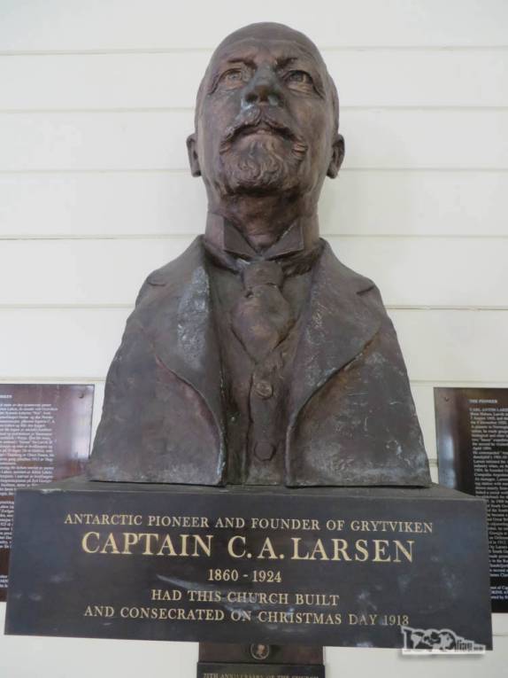 Busto do Capitão Larsen, fundador de Grytviken, na Geórgia do Sul Busto do Capitão Larsen, fundador de Grytviken, na Geórgia do Sul