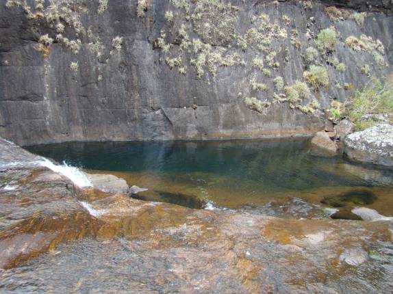 Cachoeira dos Sete Pilões, na trilha capixaba de acesso ao Pico da Bandeira, no Parque Nacional do Caparaó - MG/ES