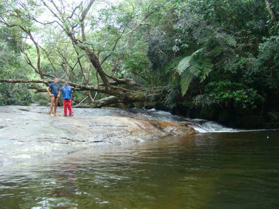 Cachoeira e poço no Saco do Mamanguá, região de Parati - RJ