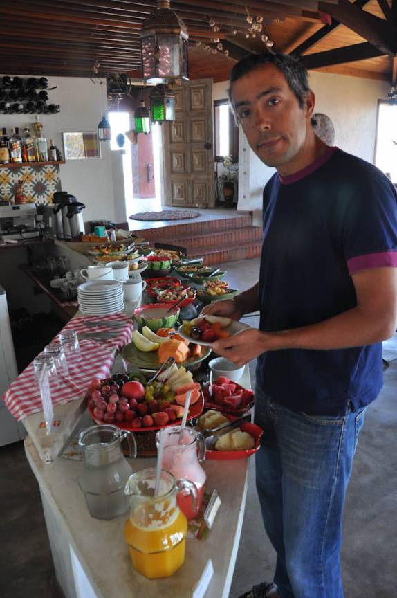Café da manhã cheio de frutas da Pousada Mirante da Serra, em Brumadinho, próximo à Belo Horizonte - MG Café da manhã cheio de frutas da Pousada Mirante da Serra, em Brumadinho, próximo à Belo Horizonte - MG