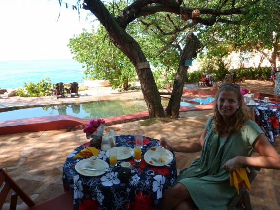 Café da manhã no Jake, nosso hotel em Treasure Beach, no litoral sul da Jamaica Café da manhã no Jake, nosso hotel em Treasure Beach, no litoral sul da Jamaica