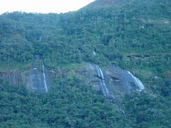 Cahoeiras Três Marias no Vale do Matutu - MG Cahoeiras Três Marias no Vale do Matutu - MG