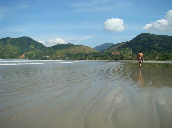 Caminhada na Praia Dura em Ubatuba - SP Caminhada na Praia Dura em Ubatuba - SP