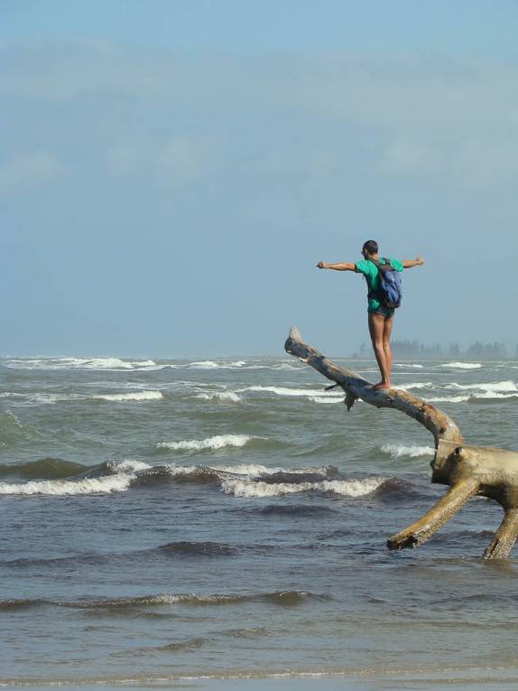 Caminhando até a Barra do Ribeira, em Iguape-SP