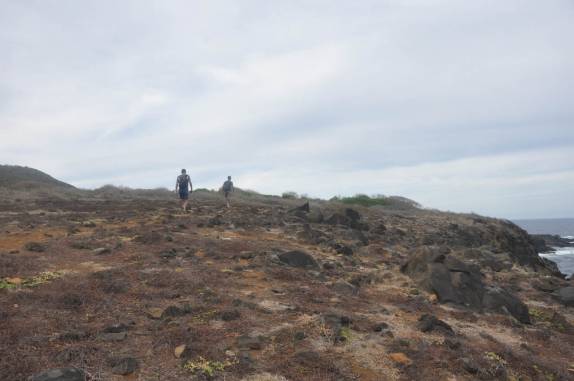 Caminhando com o Tiago, guia na Caminhada do Atalaia, em Fernando de Noronha - PE Caminhando com o Tiago, guia na Caminhada do Atalaia, em Fernando de Noronha - PE