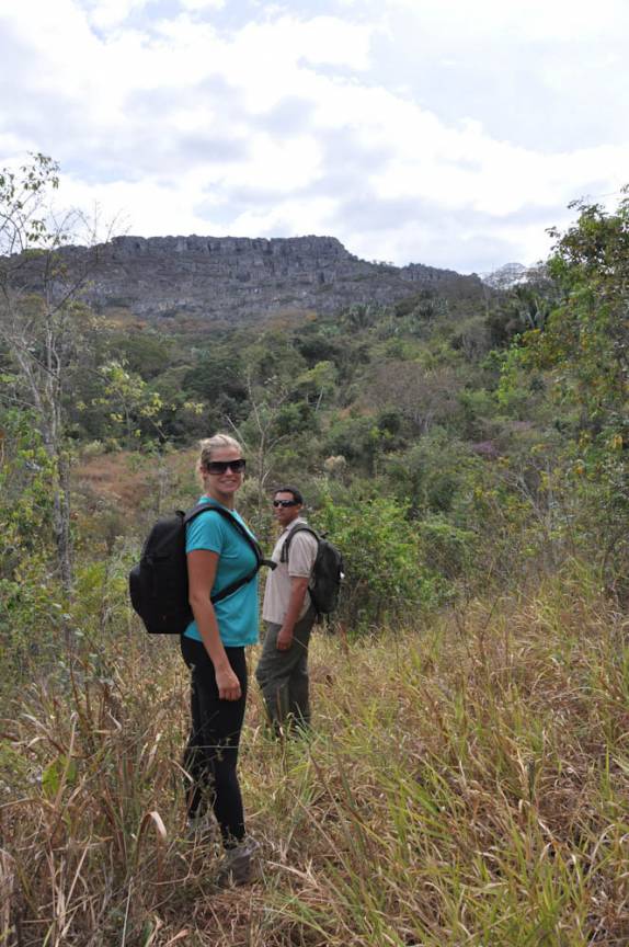 Caminhando com o Tinho, nosso guia no Parque Nacional das Sempre-Vivas, em MG