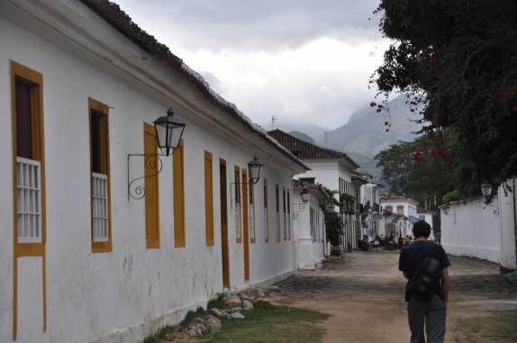 Caminhando em Parati - RJ Caminhando em Parati - RJ