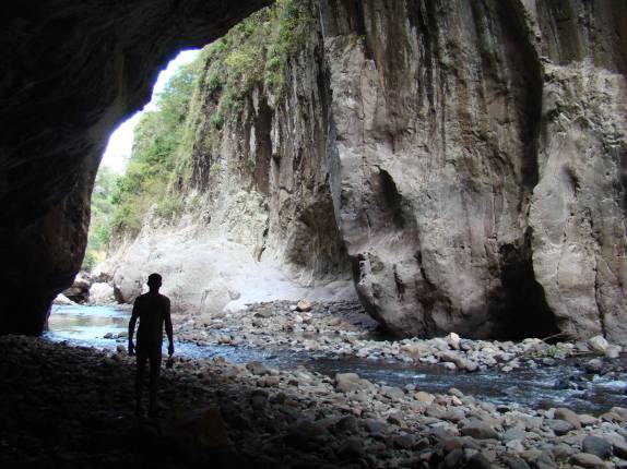 Caminhando no Canyon de Somoto, na Nicarágua