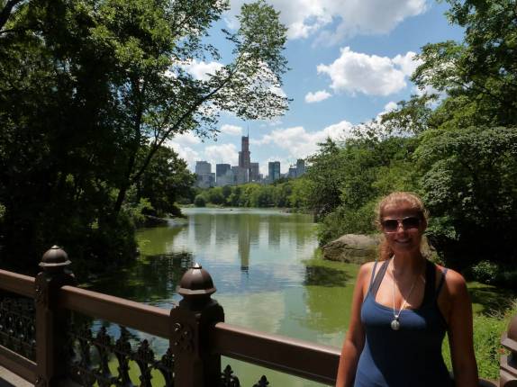 Caminhando no Central Park, em Nova Iorque, nos Estados Unidos