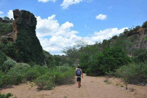 Caminhando no Raso da Catarina, região de Paulo Afonso - BA