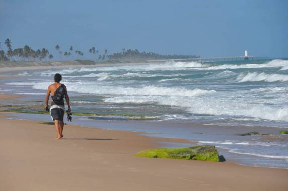 Caminhando para a Vila Hippie em Arembepe - BA