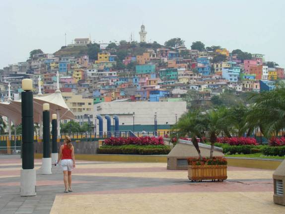 Caminhando para o Bairro da Penha, em Guayaquil, no Equador