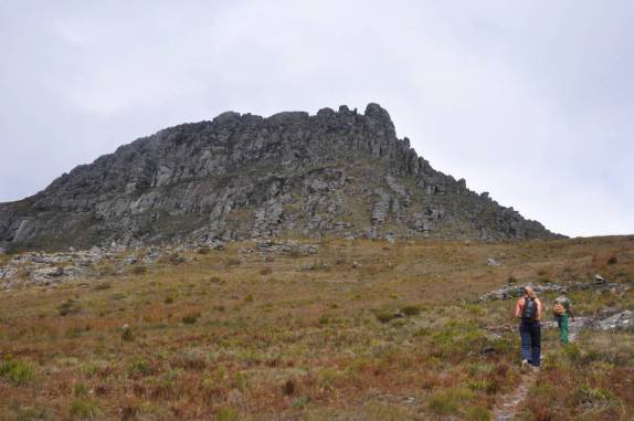Caminhando para o Pico do Itambé, na região de Capivari - MG