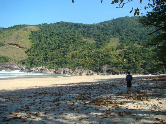 Caminhando pela Praia do Bonete em Ilha Bela - SP Caminhando pela Praia do Bonete em Ilha Bela - SP