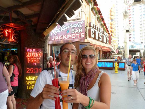 Caminhando pelas ruas de Las Vegas - Nevada, nos Estados Unidos Caminhando pelas ruas de Las Vegas - Nevada, nos Estados Unidos