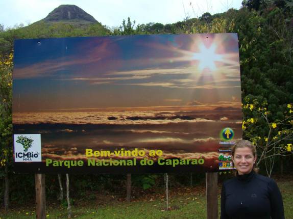 Cartaz na portaria Capixaba do Parque Nacional do Caparaó - MG/ES