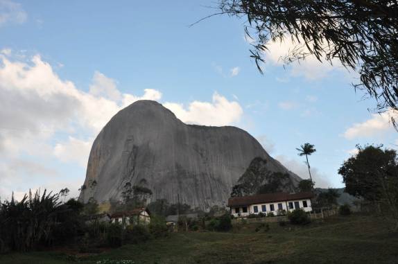 Casa no pé da Pedra Azul, região de Domingos Martins - ES Casa no pé da Pedra Azul, região de Domingos Martins - ES